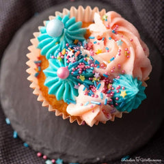 Super Streusel Luftikus, sprinkles multicolor, fundal albastru Sprinkles Naty Shop