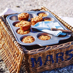 Tavă de brioșe Kitchenaid pentru produse de copt din oțel aluminizat, antiaderentă, rezistentă la cuptor, se poate spăla în mașina de spălat vase, gri Matrite si tavi pentru copt Naty Shop