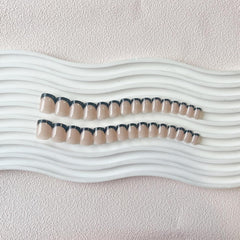 Unghii false cu vârf francez scurt – 30 de bucăți de unghii negre pentru a le lipi pe unghii scurte pătrate, unghii false cu vârf francez cu lipici, set unghii artificiale pătrate pentru femei