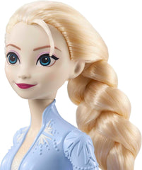 Mattel Disney Prințesa Elsa păpușă, Regina de gheață păpușă în costum de călătorie, păr blond pieptănat, mobil, fustă extensibilă și cizme, cadouri Disney, jucării de la 3 ani, HLW48 Papusi Naty Shop