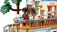 Castelul LEGO Friends cu cazare de vacanță, hotel Playset pentru copii și adolescenți de la 12 ani cu 4 figurine, câine și accesorii, idee de cadou pentru fete și băieți 42638 Seturi de constructie Besuche den LEGO-Store