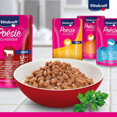 Vitakraft Poésie Classique, hrană umedă pentru pisici, hrană pentru pisici în sos, cu pui, cu curcan, cu vită, cu somon, fără zahăr adăugat și cereale (1 pachet de 12 x 85g)