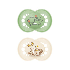 Suzete MAM Original, pachet de 2, suzete pentru bebeluși prietenoase cu dinții, fabricate din materiale sustenabile și bioregenerabile, tetine din silicon MAM SkinSoft, cu cutie pentru suzetă, 6-16 luni, Lup/Iepure