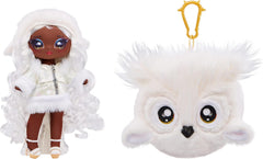 NA! NA! NA! SurpriseCozy Serie – Evie VON HOO – Schneeeule Modepuppe aus weichem Plüsch mit weißen Haaren,Mütze,Outfit und Flauschiger Anhängetasche – Tolles Geschenk für Kinder ab 5 Jahren 119357EUC