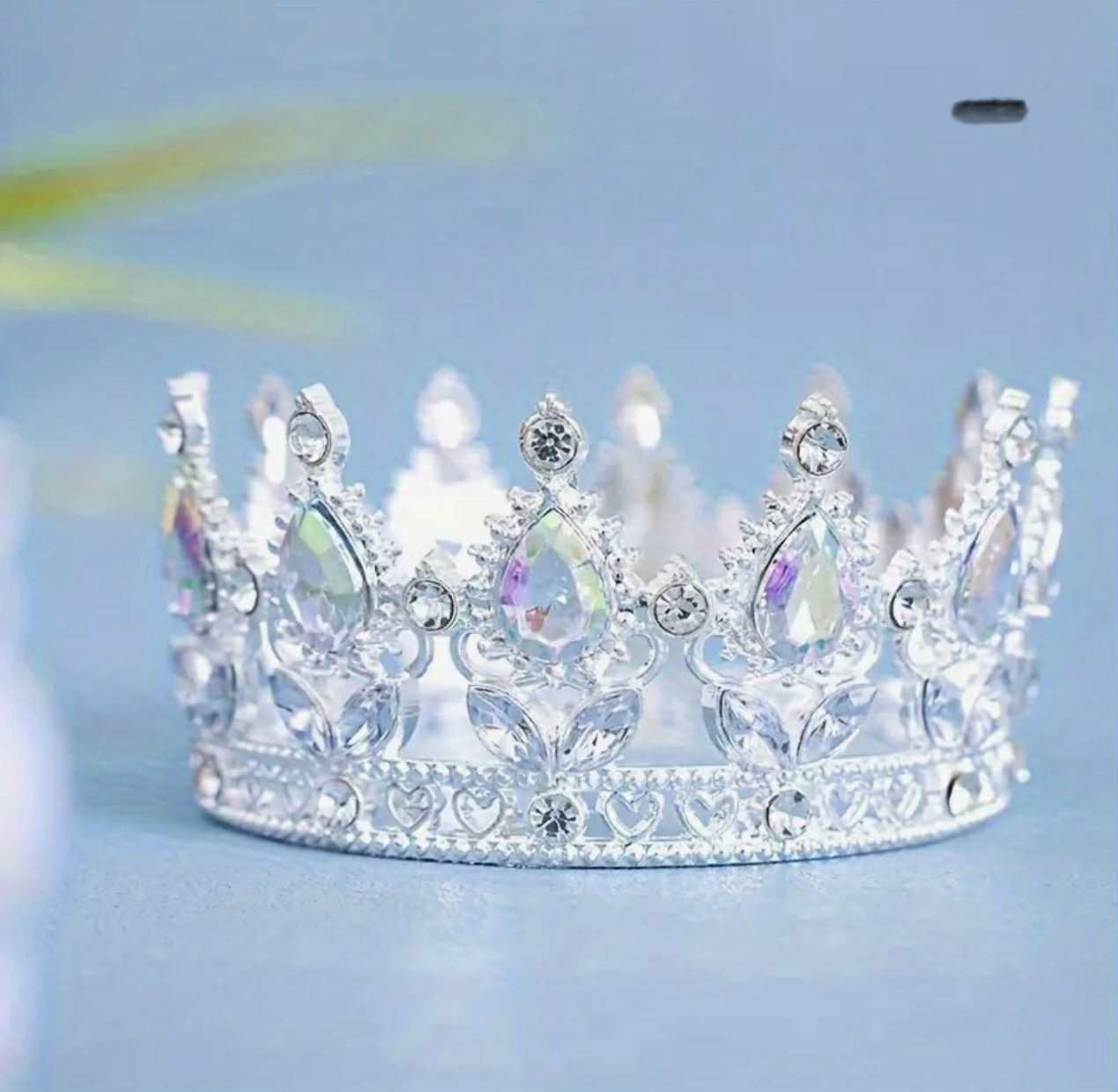 Coronita argintie din metal cu pietre