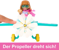 Păpușă Barbie Chelsea Avion și Set de Joacă - Păpușă Pilot, Avion, Cățeluș și Accesorii pentru Povestiri, Roți Rotitoare și Elice în Formă de Floare, Vârste 3+, HTK38