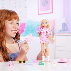 Set Barbie Dream Besties Festival Looks, cu păpușă Barbie Malibu cu păr lung și blond pentru coafare și peste 10 haine și accesorii detașabile, JGH87