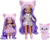 Na! Na! Na! SurpriseFamilie - 3er Set Plüschpuppen - 2 Modepuppen mit langen Haaren und 1 Haustier - Lavender Kitty Familie - 12 Accessoires und Outfits und ein niedliches Plüschkätzchen