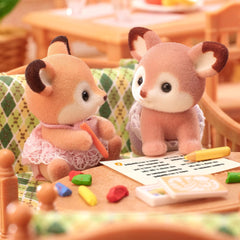 Sylvanian Families 5800 Gemeni Cerbi, Set de joacă cu Figurină Animal, Figurine Animale de Pădure, Jucărie pentru Copii cu Vârsta de 3 Ani și Peste