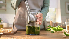 Bosch Stabmixer Ergomaster Serie 4 MSM4W220, Zerkleinerer, Einhändig Bedienbar, Edelstahl-Klingen, Verschleißfreie Keramik-Kupplung, Mixbecher, Quattroblade, Antisplash, Einschaltsperre, 600 W, Weiß Mama si Copilul Naty Shop