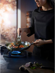 WMF Profi Resist tigaie inducție 24 cm, material cu acoperire multistrat, structură în formă de fagure de miere, mâner din oțel inoxidabil, rezistentă la cuptor Oale si Tigai Naty Shop