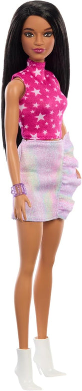 Păpușa Barbie Fashionistas nr. 215 cu păr negru drept, bluză roz cu model de steluțe și fustă irizată, păpușă de modă de colecție care comemorează cea de-a 65-a aniversare, HRH13