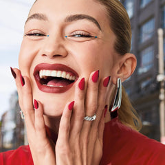Maybelline New York – Oja colorată, de lungă durată – culori intense și pigmentate – Întărește unghiile deteriorate – Superstay Ink Bonder – Nuanță: Blood Orange 493 – 12 ml
