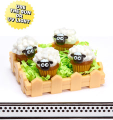 Seria Miniverse Make It Mini Spring de la MGA – Obiecte de colecție miniaturale din rășină de sezon pentru DIY și expunere, cu ingrediente replica, necomestibile – pentru colecționari și copii cu vârsta de 8 ani și peste