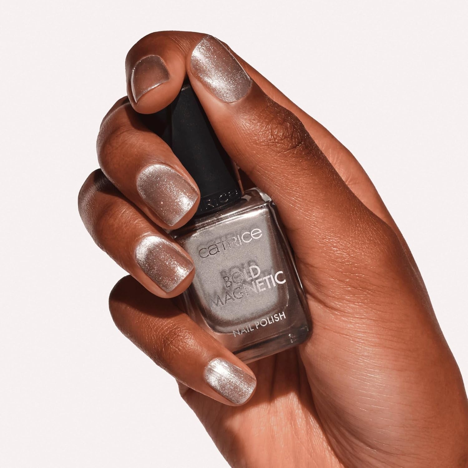 Oja magnetică Catrice Bold, nr. 030, auriu, metalică, vegană, fără particule microplastice, fără parfum, fără parabeni, 1 pachet (10,5 ml)