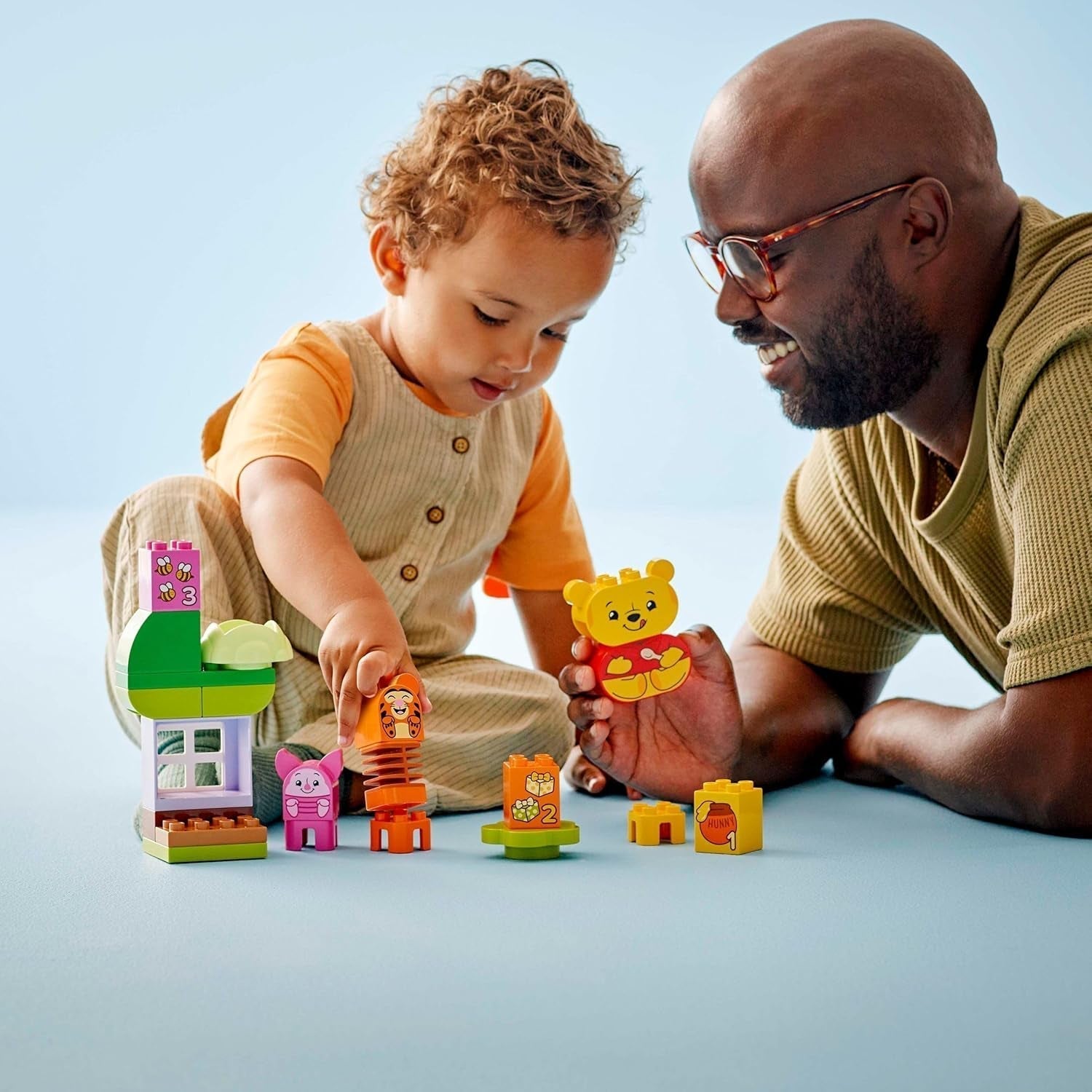 LEGO DUPLO - Disney Winnie the Pooh's Birthday Party - jucărie educativă pentru preșcolari - set cu 3 minifigurine, inclusiv Winnie the Pooh, Tigger și Piglet - idee de cadou pentru băieți și fete de la 1,5 ani 10457 Seturi de constructie Besuche den LEGO-Store