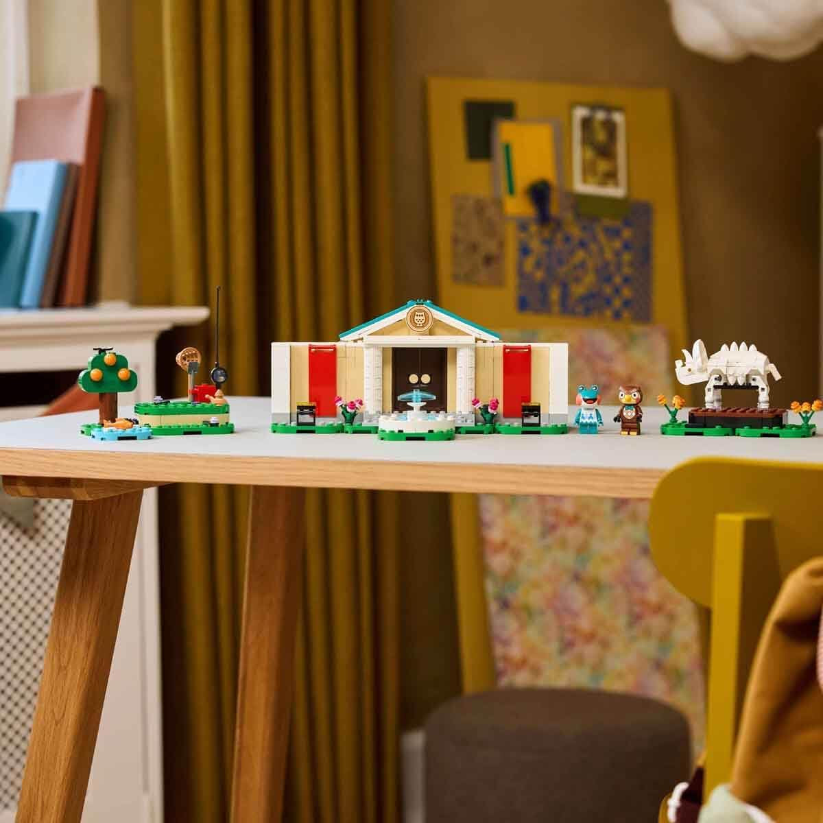 LEGO Animal Crossing - Eugens Museumssammlung - Interaktives Spielset mit Eugen & Liliane Minifiguren, Dinosaurierfossilien & Zubehör - Gamer Geschenk für Mädchen & Jungen ab 7 Jahren - 77056