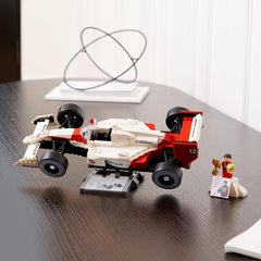 Set de mașini model LEGO Icons Mclaren MP4/4 & Ayrton Senna, kit de mașini de curse F1 pentru adulți cu mini-figură de pilot de curse, obiect de colecție, idee de cadou pentru bărbați, femei, el & ea 10330 Seturi de constructie Besuche den LEGO-Store