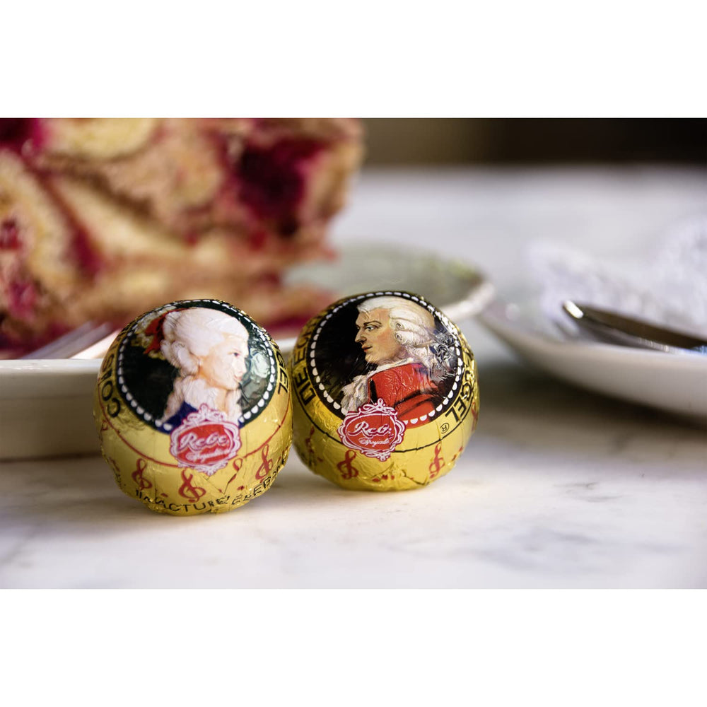 Bile Reber Mozart – 5 pungi de dulciuri a câte 5 bucăți în ediția de Crăciun – Bile Reber Mozart autentice, din ciocolată neagră, marțipan și nuga