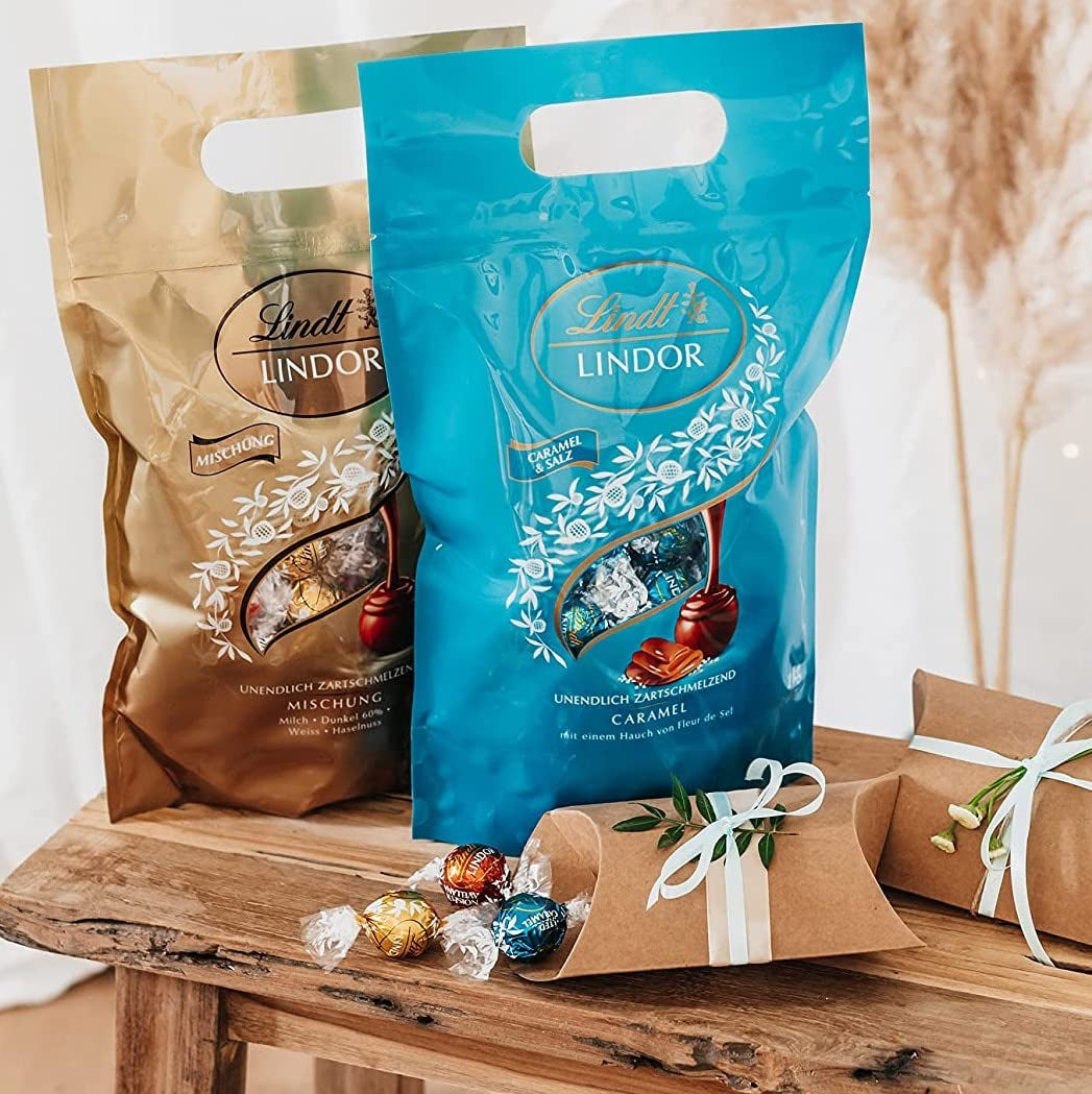 Bile de ciocolată LINDOR | Pungă resigilabilă de 1 kg | aprox. 80 de bile de ciocolată cu lapte și mentă cu umplutură | Pachet vrac & Bile de ciocolată LINDOR cu caramel sărat