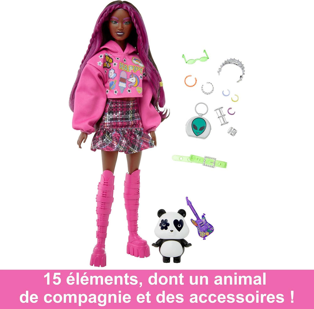 Barbie Extra, Schwarze schwarzem Haar und rosa Strähnchen, Rockstar Pandabär, Sonnenbrille, rosa Stiefel, Alien-Tasche, Aufkleber, inkl Puppe, Geschenke für Kinder ab 3 Jahren,HKP93