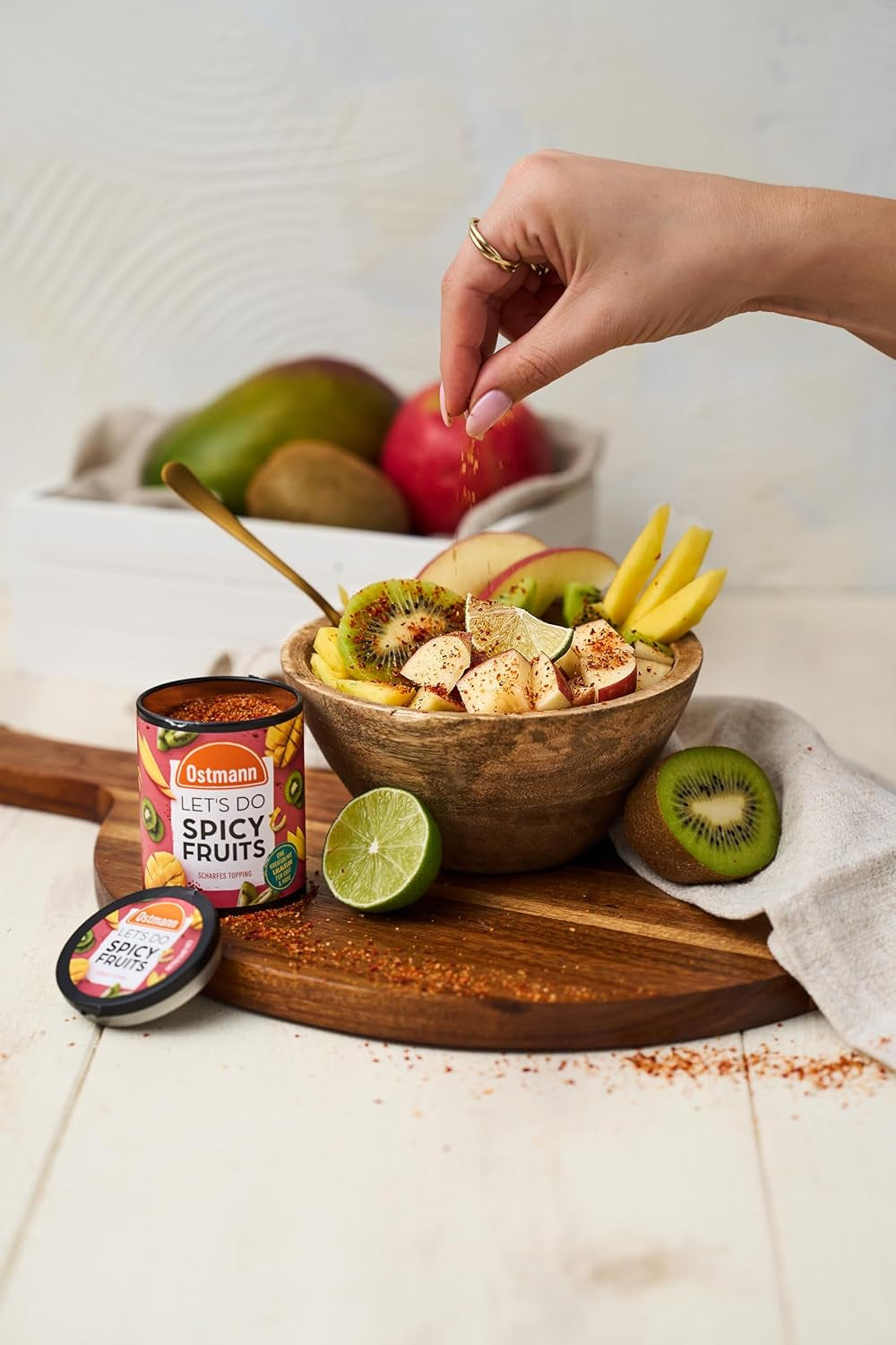 Ostmann Gewürze - Let's Do Spicy Fruits | Würzmischung für süßes Obst kreiert von Lalaleluu | scharfes Obst-Topping mit Chili und Pfeffer, lecker auf Apfel oder Mango | 70 g in recyclebarer Metalldose