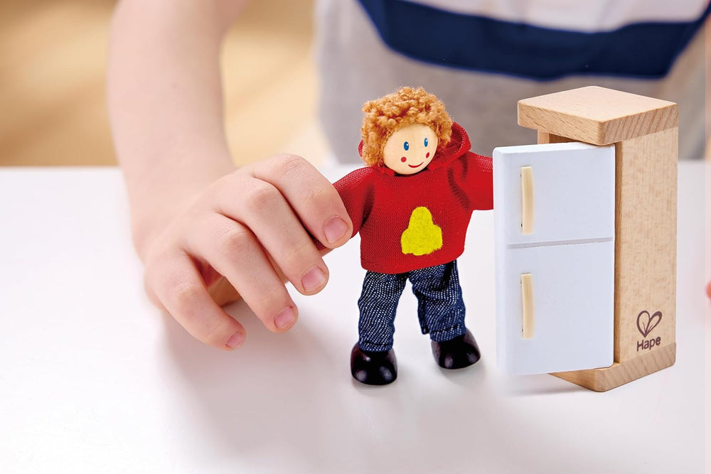 Set familial de păpuși Hape Doll Family premiat, accesorii unice pentru case de păpuși din lemn, joc imaginativ, 6 membri ai familiei de păpuși, pentru copii cu vârsta de 3 ani și peste