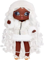 NA! NA! NA! SurpriseCozy Serie – Evie VON HOO – Schneeeule Modepuppe aus weichem Plüsch mit weißen Haaren,Mütze,Outfit und Flauschiger Anhängetasche – Tolles Geschenk für Kinder ab 5 Jahren 119357EUC