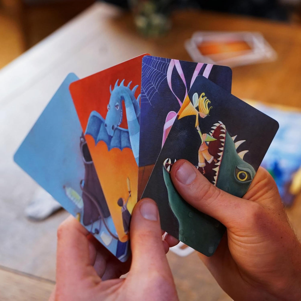 Asmodee, Dixit, versiune germană, joc de bază, O imagine valorează cât o mie de cuvinte, joc creativ de familie pentru 3-8 jucători cu vârsta de 8 ani și peste, Jocul anului 2010 cu o durată de joc de 30 de minute