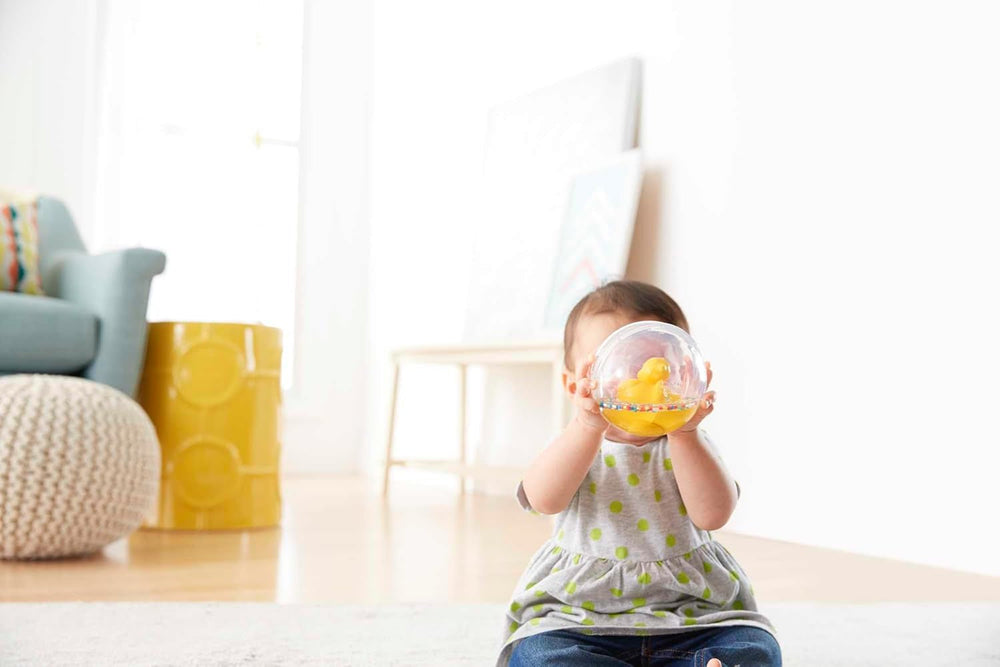 Fisher-Price WaterMates minge rățușcă, rață amuzantă în minge cu confetti, jucărie pentru copii, minge de joacă, jucărie de baie, de la 3 luni, 75676 Jucarii Bebe Naty Shop