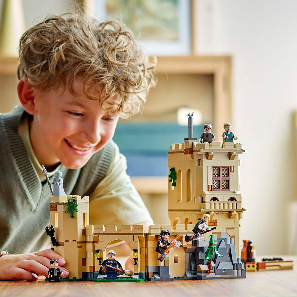 LEGO Harry Potter Schloss Hogwarts: Flugstunden, Abenteuer-Spielset mit 6 Minifiguren zum Sammeln, inkl. Draco Malfoy & Professor McGonagall, Rollenspiel Set für Jungen und Mädchen ab 9 Jahren 76447
