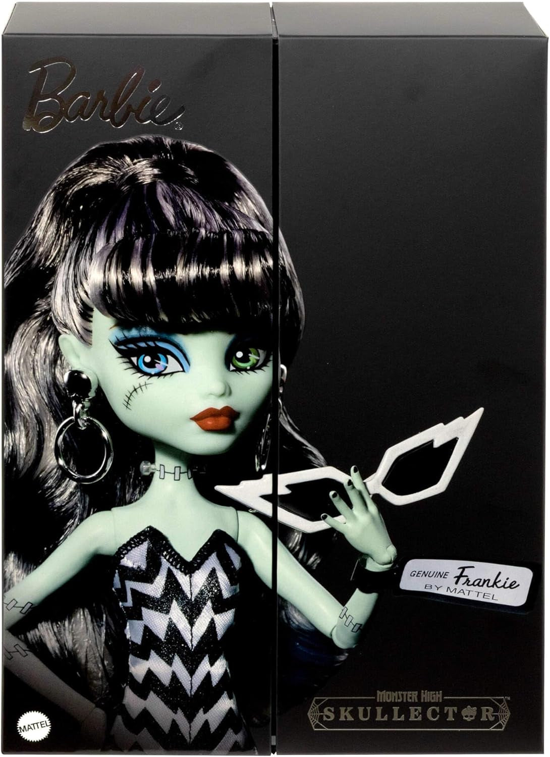 Păpușă Monster High x Barbie Frankie Stein cu costum de baie original inspirat de Barbie și rochie de seară neagră „Solo in The Spotlight”, accesorii, JHK28