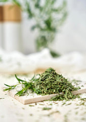 Fuchs Gewürze - Estragon gerebelt - französisches Kraut zur Verfeinerung von Salaten, Sauce Hollandaise oder Rührei - natürliche Zutaten - 10 g in wiederverwendbarer, recyclebarer Dose