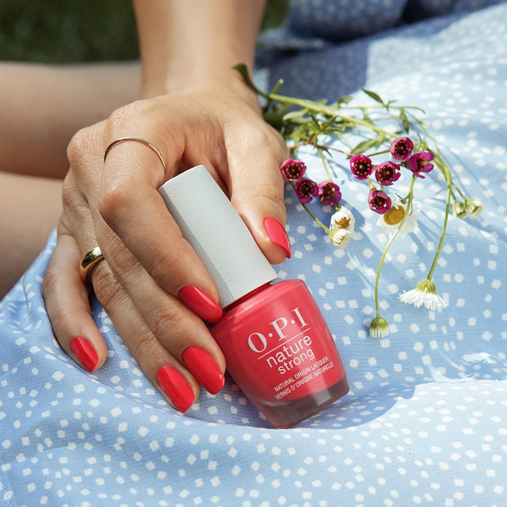 OPI Nature Strong Red and Orange Shades – ojă de lungă durată cu o formulă vegană, inovatoare, care conține ingrediente naturale – pentru unghii strălucitoare