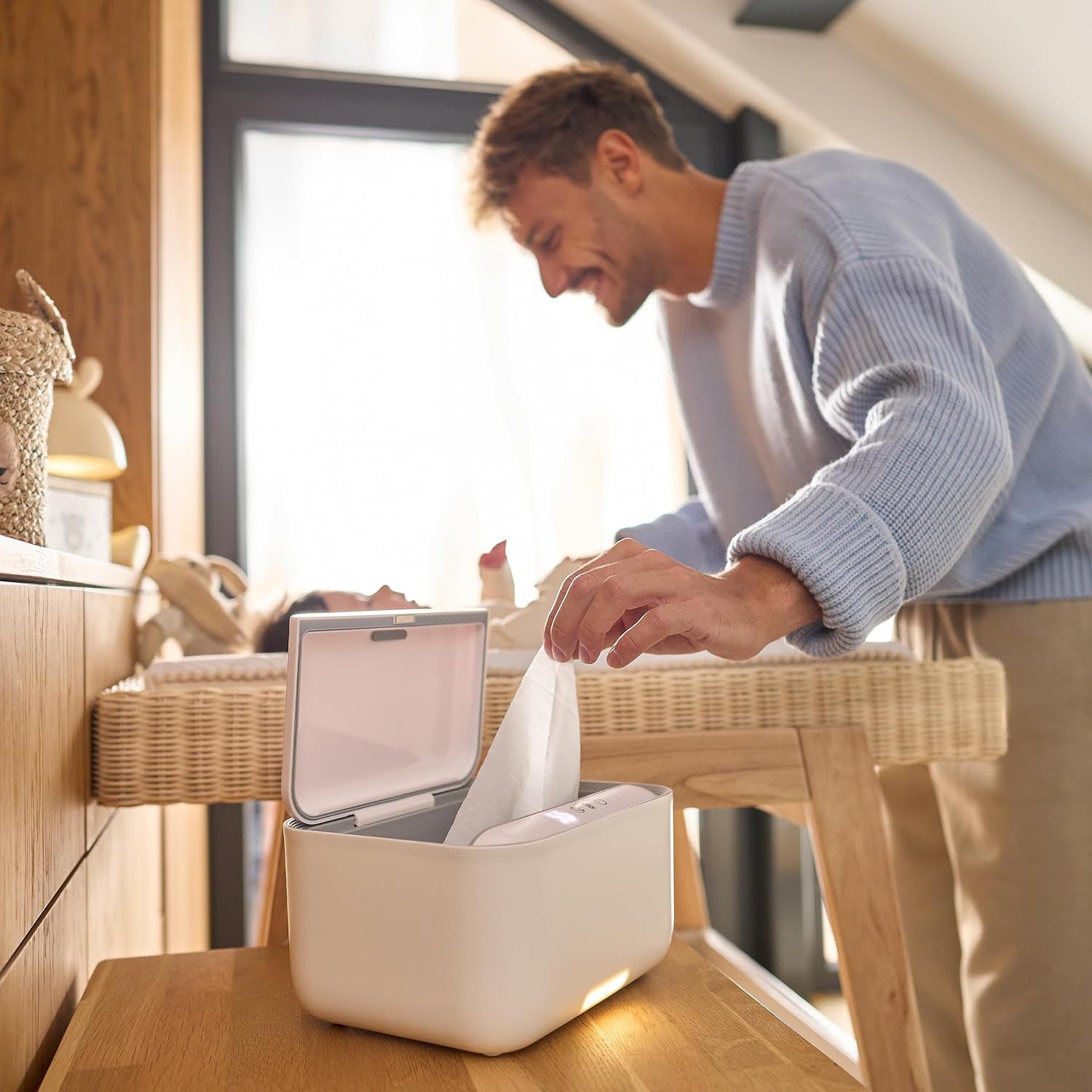 Încălzitor Lionelo BABYBLISS 20W pentru șervețele umede și prosoape mici, 20W pentru bebeluși, lumină de noapte încorporată, 3 setări de căldură, panou tactil, menține șervețelele umede