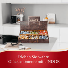 Lindt Ciocolată LINDOR, Vitrină de Tejghea | 1718 g | Aprox. 138 trufe în varietățile Lapte, Neagră 70%, Seminegră, Stracciatella, Albă, Fistic | Set Cadou Ciocolată | Cadou Ciocolată | Pachet Vrac