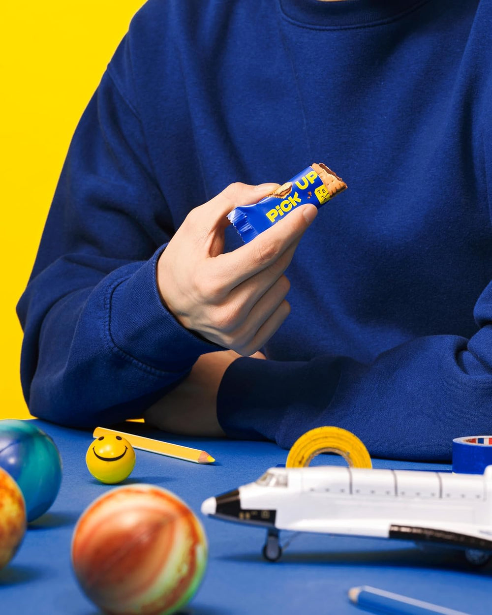 PICK UP! minis Original + Choco&Milk (1 x 1,06 kg), mini batoane ca gustare cu o tabletă crocantă de ciocolată cu lapte între doi biscuiți, pachete cu 100 de porții