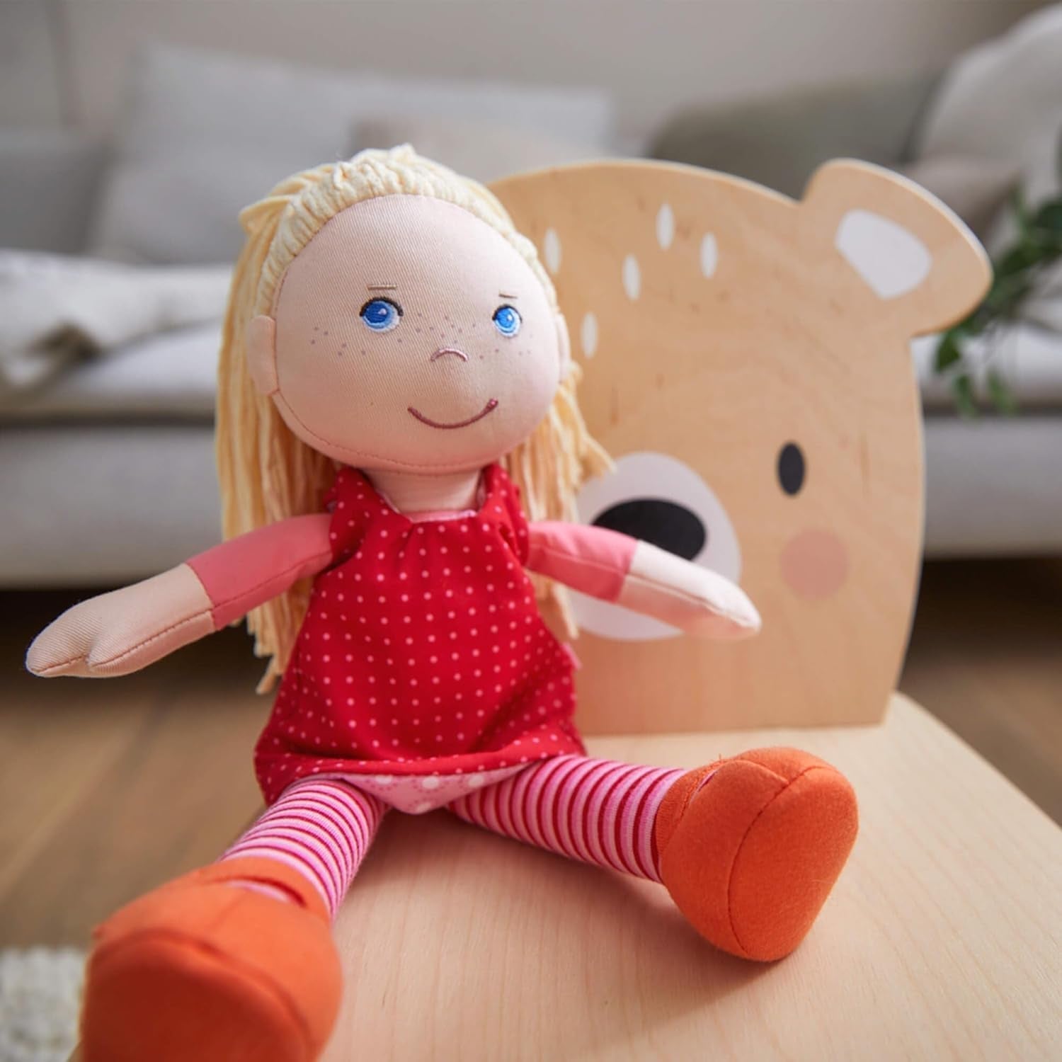 HABA 302108 - Păpușă Annelie, păpușă de cârpă cu haine și păr, 30 cm, jucărie de la 18 luni, roșu Papusi Naty Shop