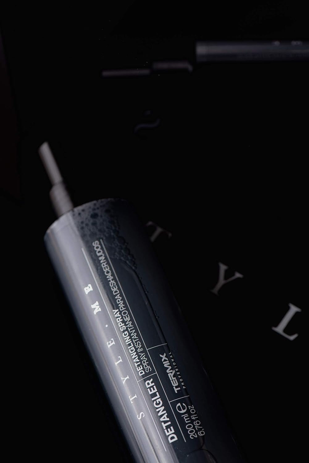 Spray de descurcare Style.Me Produs pentru descurcarea parului. Produs pentru descurcarea parului instant de la Termix. Formulă îmbogățită cu ulei de ricin. Mărime: 200 ml. Produse pentru descurcarea părului Naty Shop