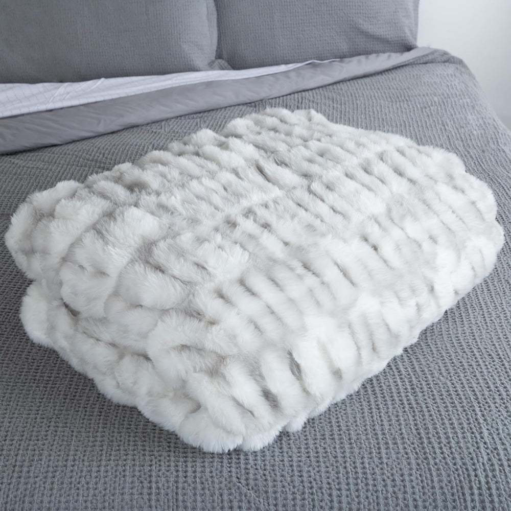 Lavish Home Oversized Gerüschte Faux Fur Blanket, 152.4 X 203.2 Cm, Jacquard Faux Fur, Queen Size Throw pentru paturi și canapele, gri Paturi si Cuverturi Lavish Home