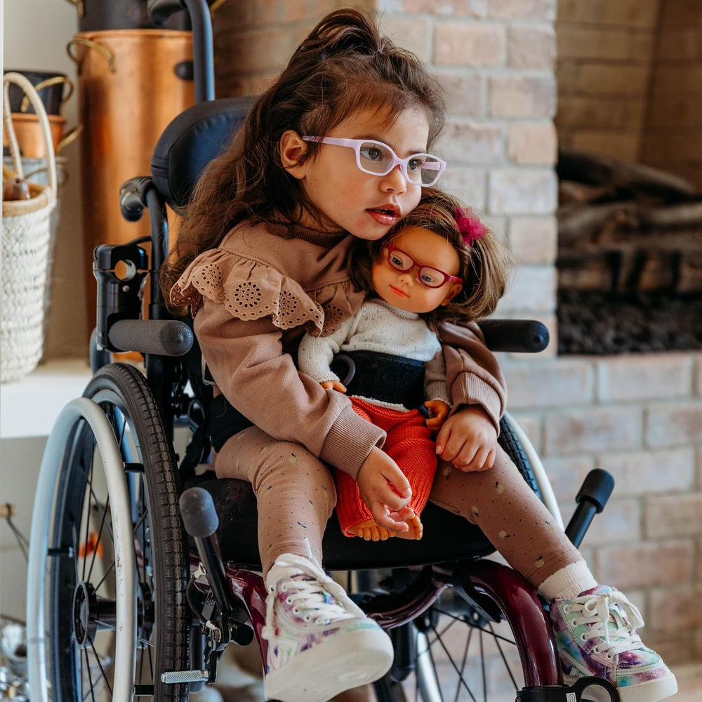 Miniland europäisches Mädchen 38cm mit Down-Syndrom, mit Brille, ohne Unterwäsche 31110 Weiß