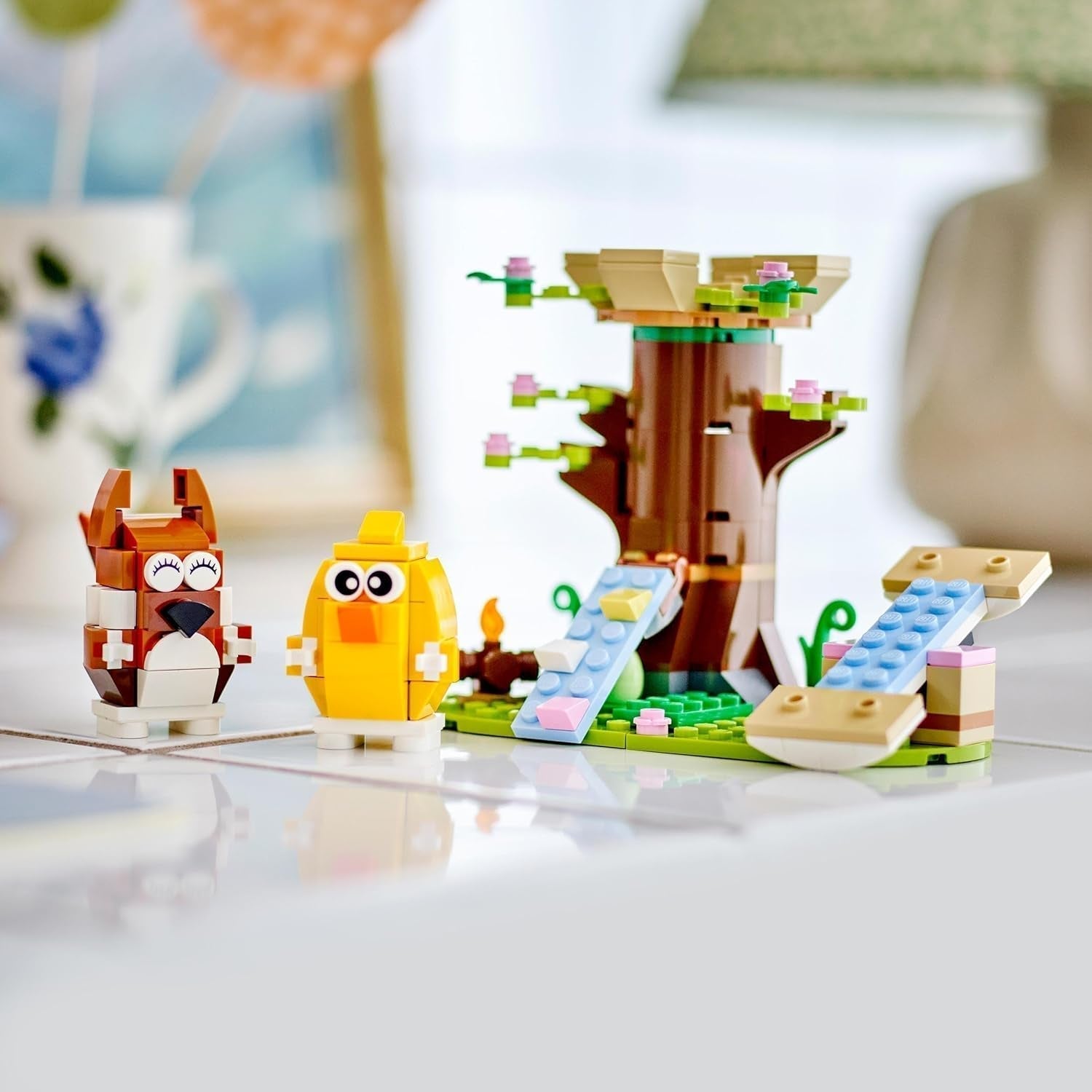 LEGO Spring Animal Playground, set de construcție cu pasăre și veveriță, set de joacă cu casă în copac pentru copii, idee de cadou pentru băieți și fete de la 8 ani, set de animale, jucărie cu figuri de animale 40709 Seturi de constructie Besuche den LEGO-Store