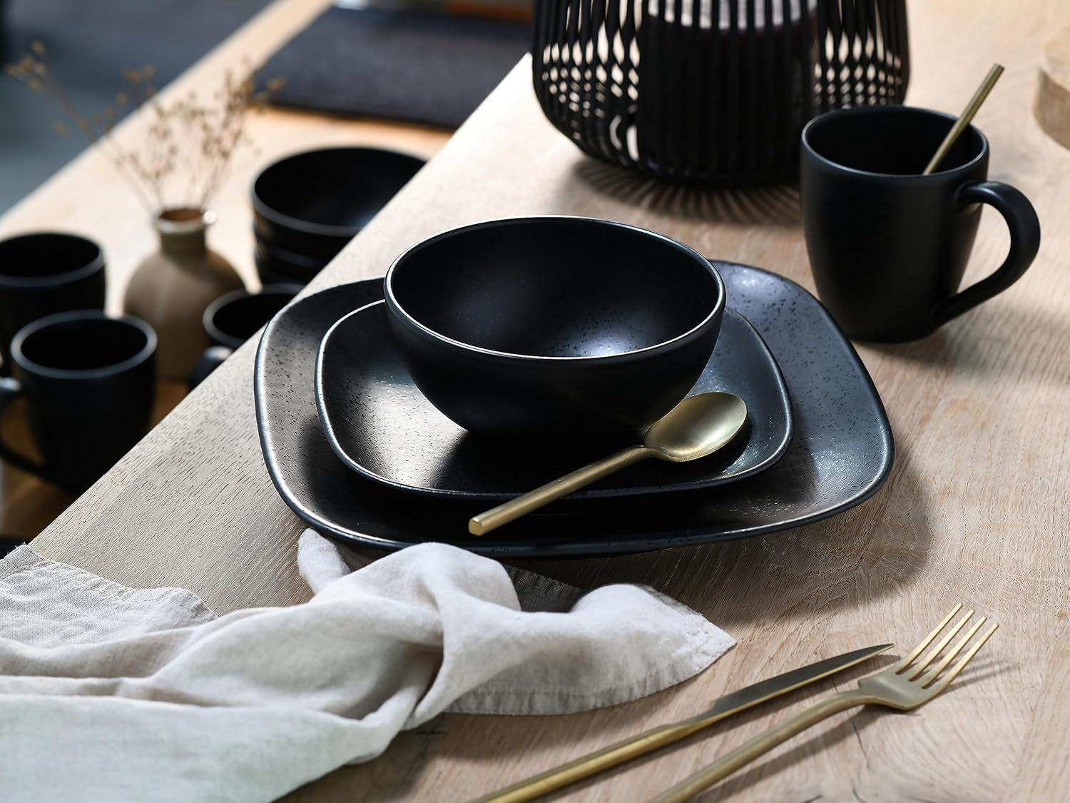 Creatable, 16818, Serie Magic Black Square, 16-Teiliges Geschirrset, Kombiservice Aus Steinzeug, Spülmaschinen- Und Mikrowellengeeignet, Made in Portugal Seturi vesela masa Naty Shop