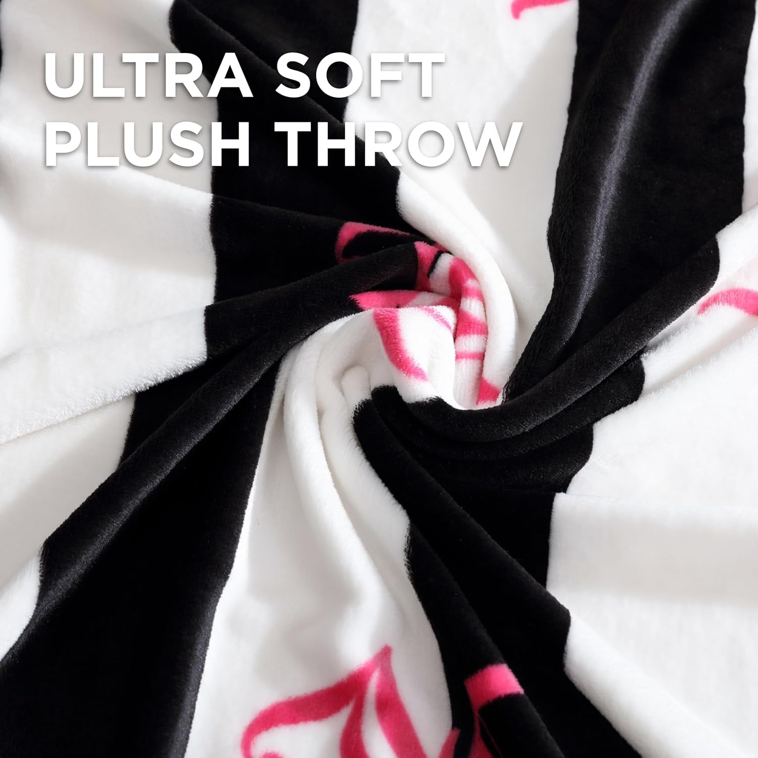 Juicy Couture Cabana Plush Throw Blanket, 127.7 X 178.8 Cm, pătură de lux din microfibră de pluș pentru confort maxim și căldură confortabilă Paturi si Cuverturi Juicy Couture