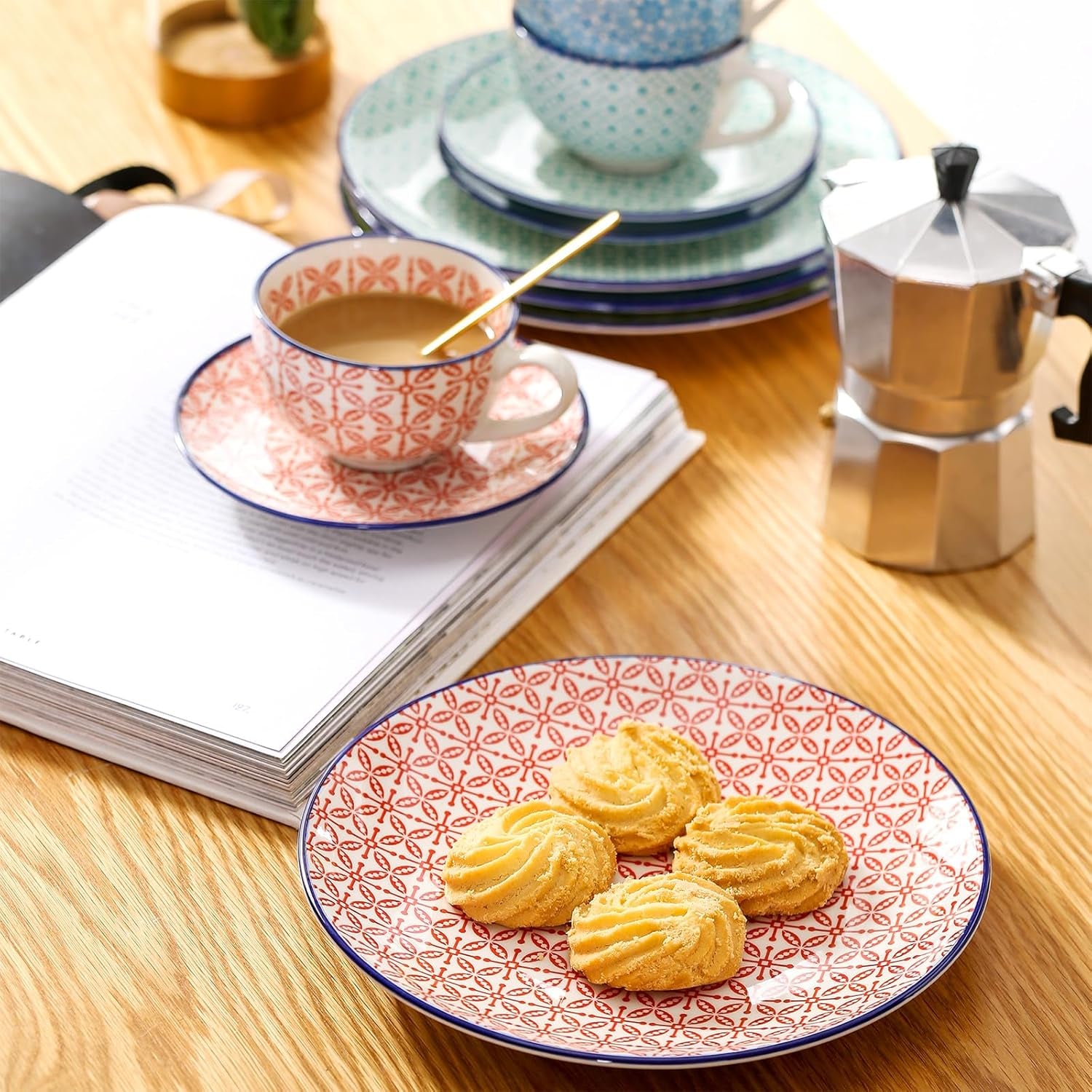 Set de cafea din porțelan, Vancasso Macaron, serviciu de cafea colorat cu 12 piese pentru 4-12 persoane, set de cești, include cești de cafea, farfurioare și farfurii de desert