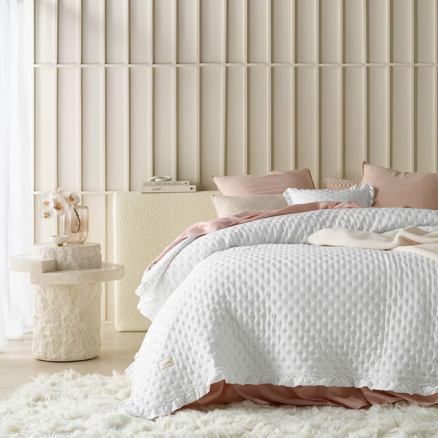 ROOM99 Molly Cuvertură de pat elegantă în alb 240 X 260 Cm Cuvertură de pat versatilă ca cuvertură de pat sau canapea Pătură de aruncare pentru pat și canapea Stil de cuvertură Ideal ca cuvertură de pat Paturi si Cuverturi Besuche den ROOM99-Store