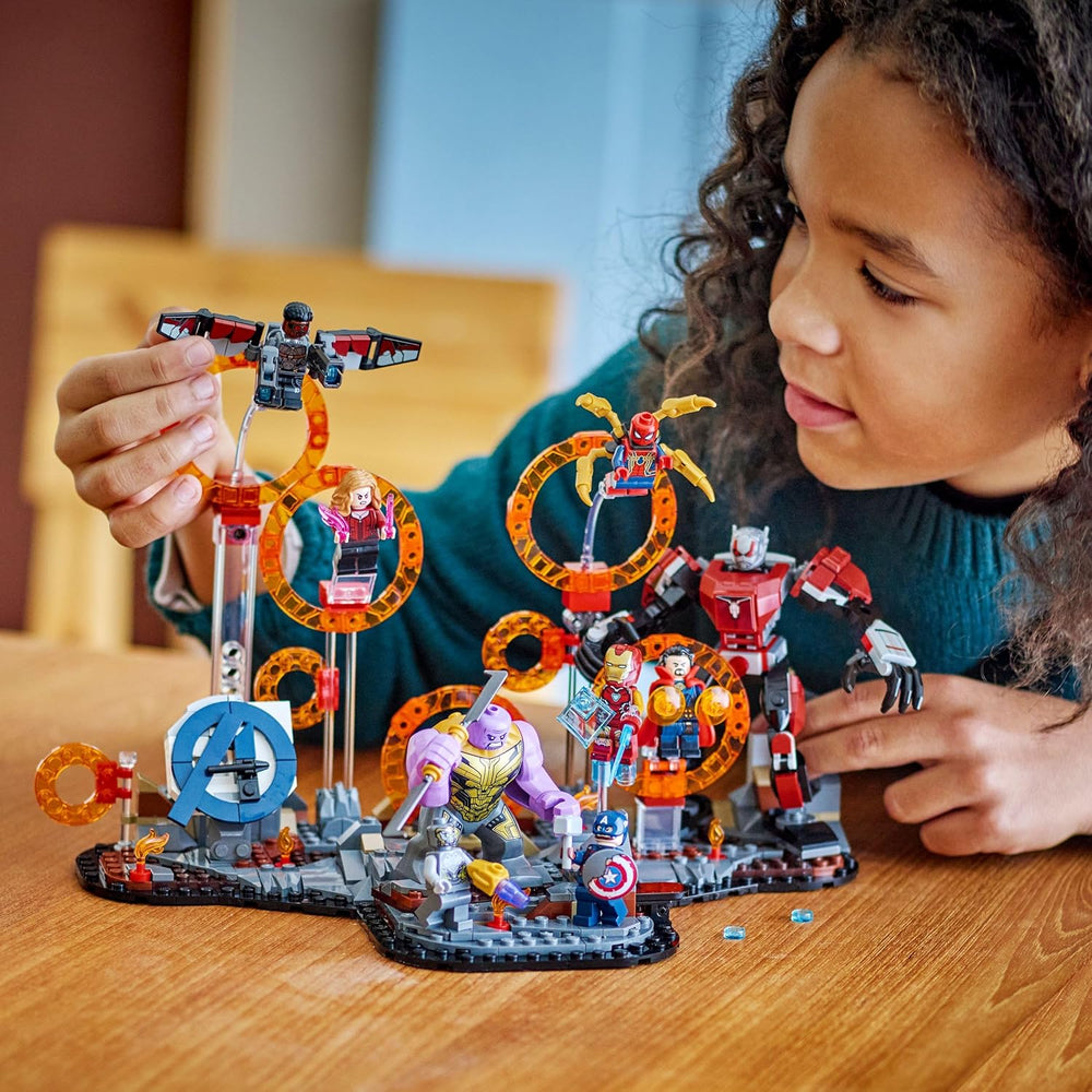 LEGO ǀ Marvel Avengers: Endgame Letzter Showdown - Bauspielzeug mit 10 Minifiguren, darunter Captain America, Iron Man, Black Panther & Dr. Strange - Kreatives Geschenk für Jungen und Mädchen 76323