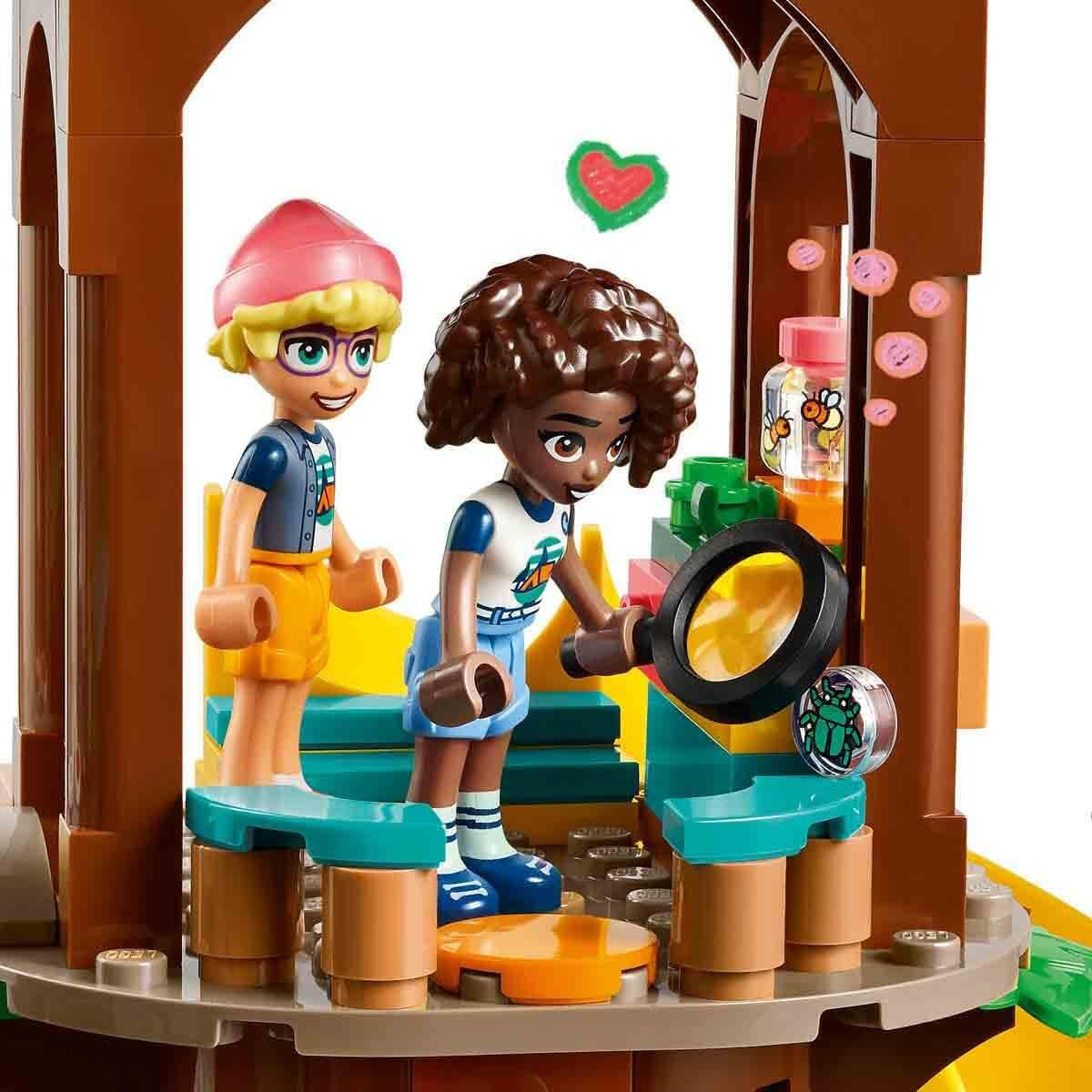 LEGO Friends Tree House At Adventure Camp, set de joacă pentru fete și băieți de la 8 ani cu 5 figurine și 5 animale, idee de cadou pentru jocuri creative, jucării sportive, casă de păpuși 42631 Seturi de constructie Besuche den LEGO-Store