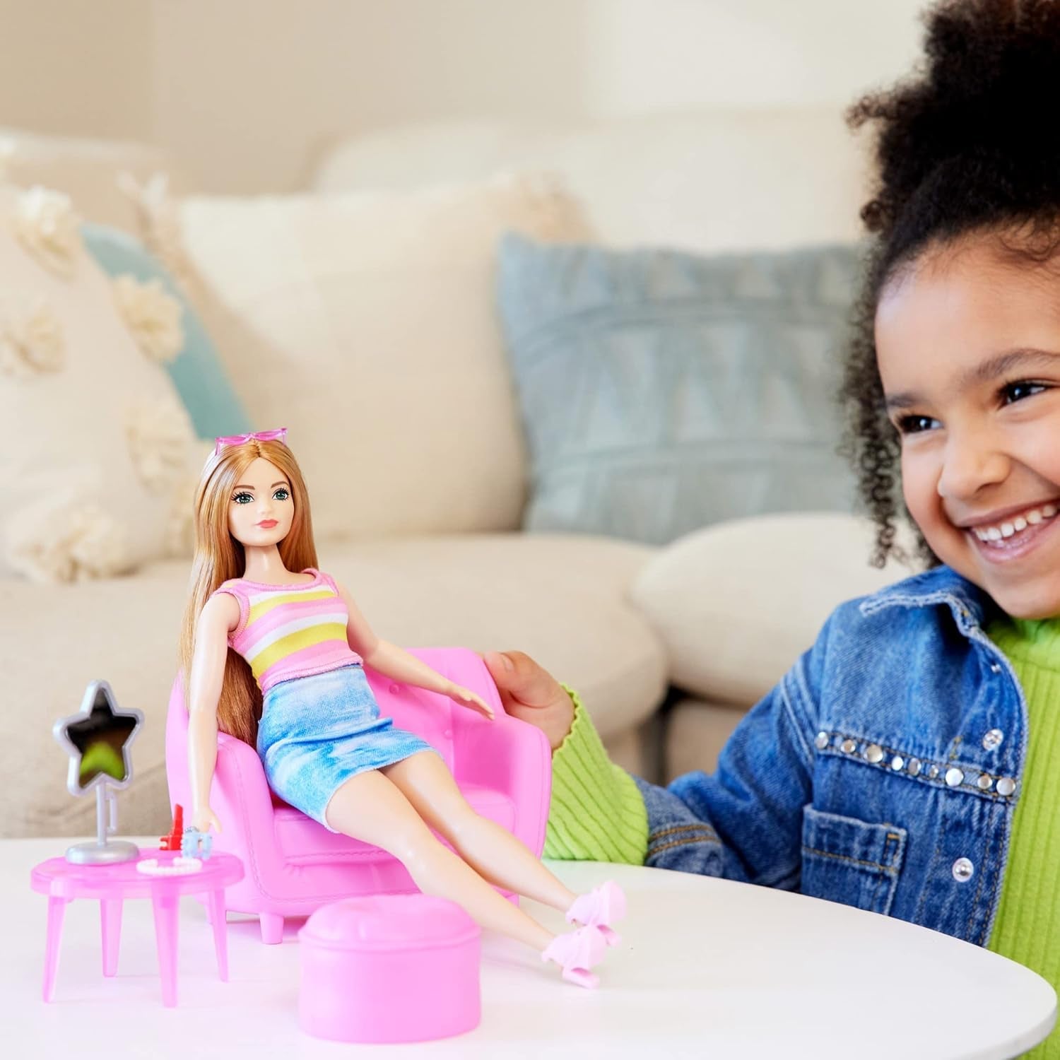 Barbie - Set de modă cu păpușă și dulap cu haine, accesorii și mobilier de salon, distracție de coafare de lungă durată, pentru copii cu vârsta de 3 ani și peste, HPL78