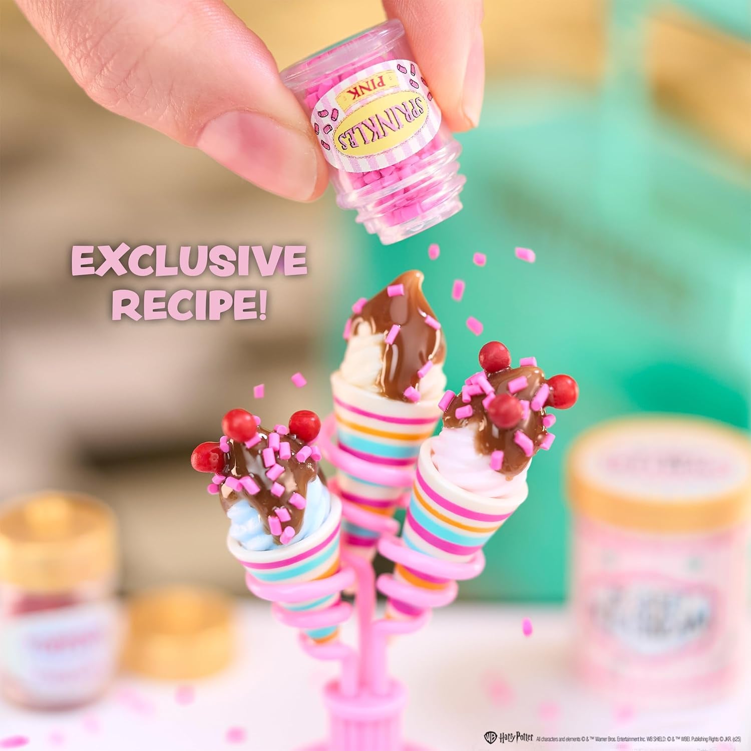 MGA's Miniverse Make It Mini Honeydukes Trolley- Harry Potter Mini-Sammlerstücke, 50+ Teile, Kunstharz-Bastelspiel, Nachgebildete Lebensmittel, Für Sammler & Kinder ab 8, Nicht ESSBAR